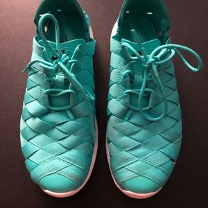 Nike Women's Juvenate Woven Shoes